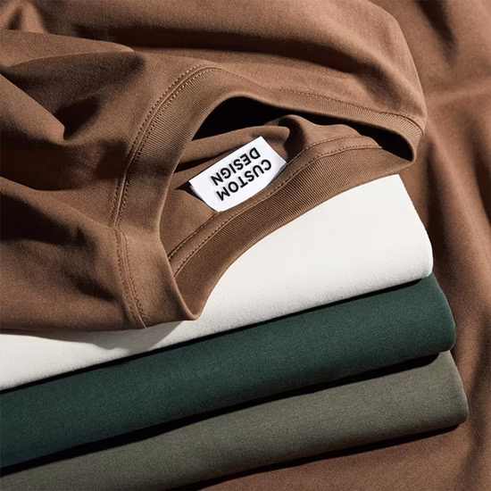 Мужские футболки из высококачественного хлопка с индивидуальным логотипом.